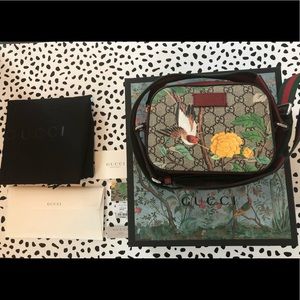 AUTHENTIC GUCCI GG SUPREME TIAN